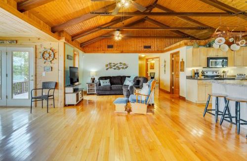Piney Flats House | 'Duck and Bug's Cabin' on Boone Lake w/Boat Dock!