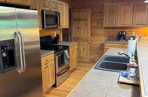 Boone Cabin | Eagle's Nest Retreat: Just Minutes from Downtown Boone