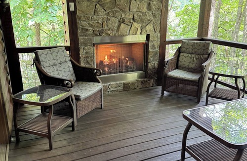 Boone Cabin | Eagle's Nest Retreat: Just Minutes from Downtown Boone