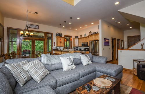 McHenry House | Eagle's Rest | Close to Ski Slopes, Rafting + Golf