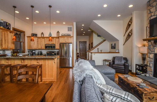 McHenry House | Eagle's Rest | Close to Ski Slopes, Rafting + Golf