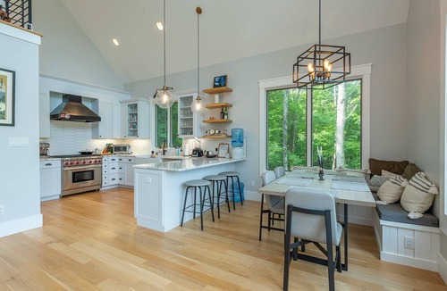Swannanoa House | Eagle View | Pets, Fenced Yard, Screened Porch, Chef's Kitchen & Stunning Views!