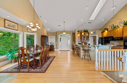 Lake Lure House | Eagles Crest Big Views 4bed/3.5bath sleeps 8 hot tub resort access