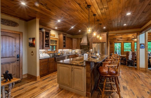 Banner Elk House | Eagles Landing at Eagles Nest: Luxury pet friendly home, views, hot tub, pool table, fire pit