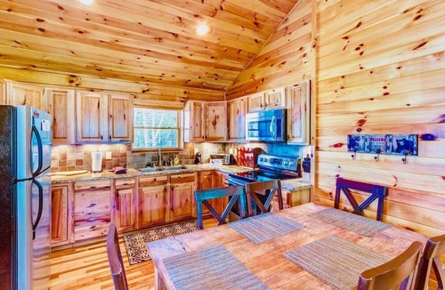 Banner Elk Cabin | Eagles Nest 2 BR Cabin - Close to Beech Mtn