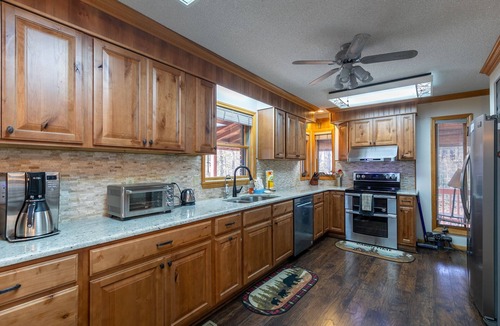 Fleetwood House | Eagles Rest - Quiet area with hot tub, pets welcome!