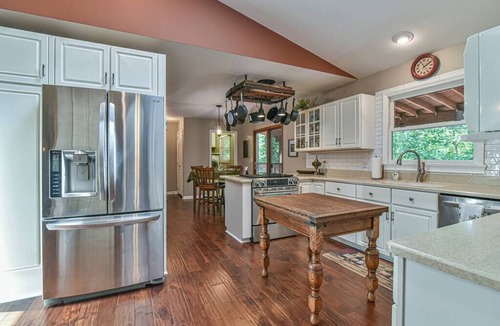 Asheville House | East AVL, 7 miles to Downtown, Game Room, Hot Tub