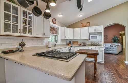 Asheville House | East AVL, 7 miles to Downtown, Game Room, Hot Tub