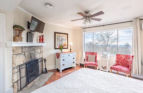 Laurel Park Bed & Breakfast | Echo Mountain Inn