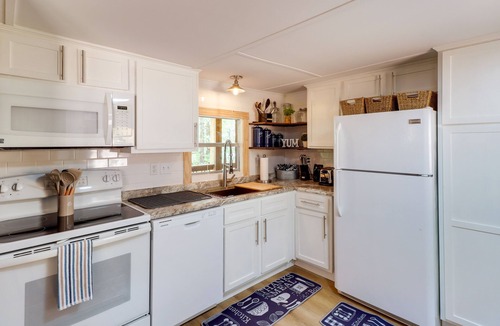 Edgemont House | Edgemont Waterfront Cabin Rental w/Beach Access!