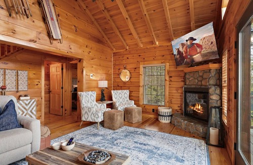 Beech Mountain Cabin | Elegant Mountain Cabin with Privacy