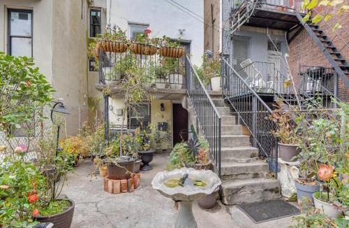 Downtown Baltimore House | Elegant Upton Rowhouse 2 Mi to Inner Harbor!