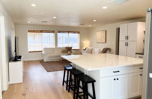 Eugene House | Elevated Eugene Retreat: Bright, Calm & Spacious
