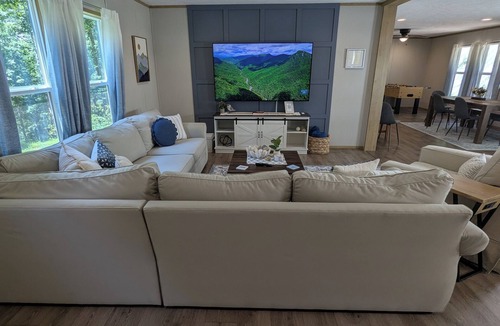 Elk Park House | Elk River Getaway - Ski, river, golf cart, privacy