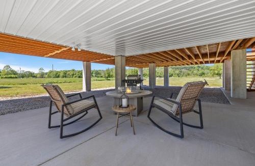 Noel House | Elk View-Access Elk River-Rural Acreage-Huge Patio