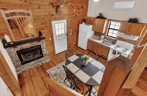 Ellijay Cabin | Ellijay Cabin Getaway: Mountain Views, Fireplace & BBQ
