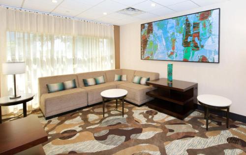 Blue Ash Hotel | Embassy Suites by Hilton Cincinnati Northeast - Blue Ash