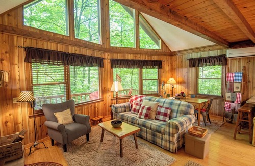 Fleetwood Cottage | Emelca Inn at Fleetwood Falls - Wrap Around Porch