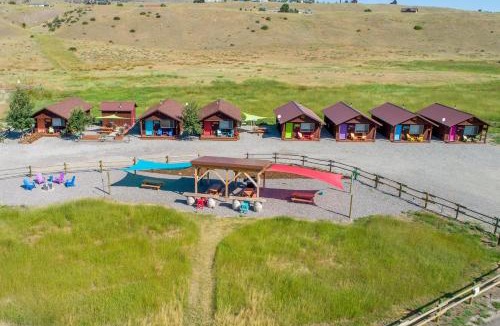 Emigrant House | Emigrant Cabins Tiny cabin near Yellowstone
