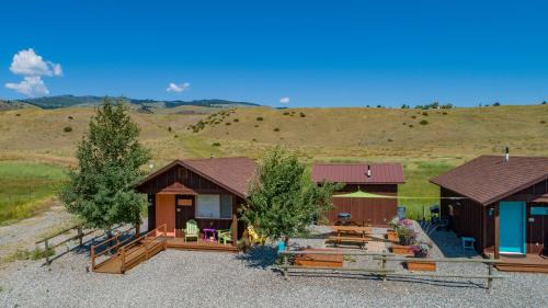 Emigrant House | Emigrant Cabins Tiny cabin near Yellowstone