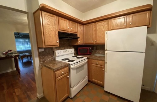Lexington House | 'Emmett' - 2 Bedrooms Just Off I-75!