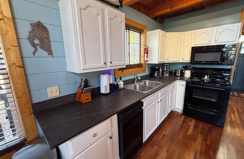 Slade Cabin | Enchanting 2 bedroom Cabin in Slade, KY