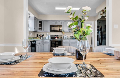 Sterling House | Enchanting Edge of Relaxation in Central Sterling - Spacious 6-bedroom house