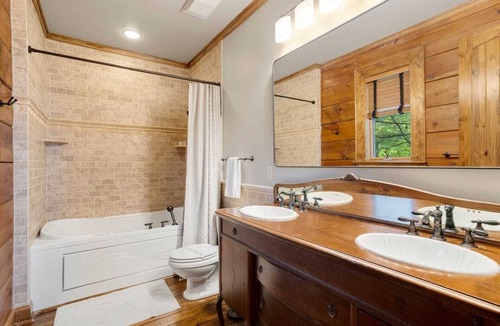 Boone Cabin | Enchanting Log Home with 4 Suites