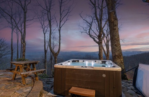Linville Cabin | Endless 50-Mile Views! Cozy Mountain Retreat w/Hot Tub, Fire Pit, Foosball & Pet Friendly