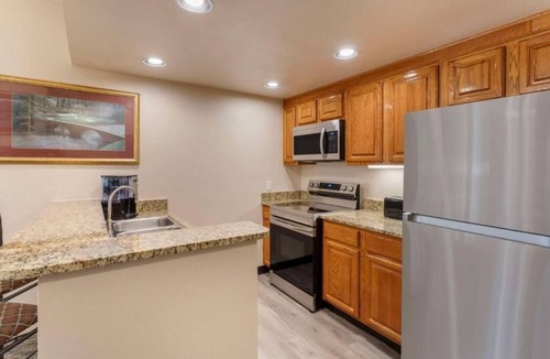 Pittman Center Hotel | Enjoy a Gatlinburg Getaway in a Large Suite Surrounded by Nature