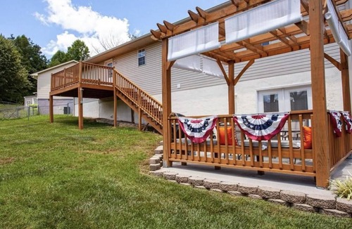 Ashley Oaks House | Enjoy spacious apartment near DWTN Knoxville - 15 min