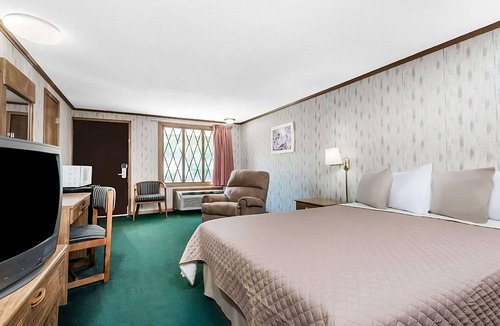 Summit Hotel | Enjoy Your Stay at Knights Inn Ashland! Pool, Picnic Area, Parking, WiFi