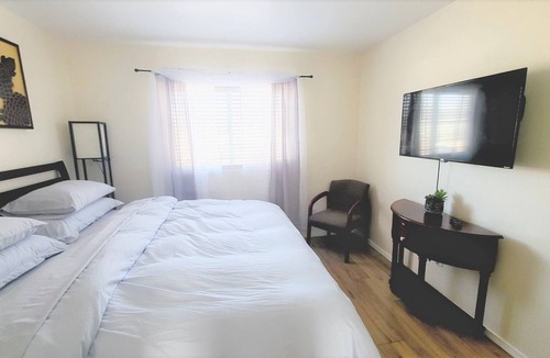 Bayshore - Klatt House | Entire Townhouse - Centrally Located
