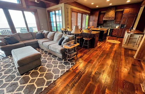 West Jefferson Cabin | Escape the Heat, Embrace the Mtns! 6BR/5BA w/Views Near West Jefferson