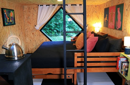 Barnardsville Cabin | Escape to Nature: Family-Friendly Blue Ridge Mountains Creekside Cabin