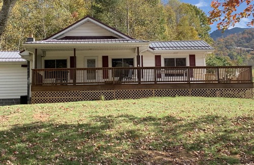 Bakersville House | Escape to the mountains