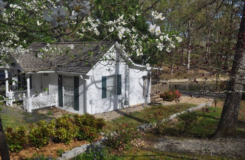 Hot Springs Cabin | Escape to your cozy Lake District Cottage, just a hop away from Oaklawn