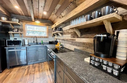 Heidelberg Cabin | Estill Oaks - Luxe Mountain View Retreat -Hot Tub - Secluded 80-Acre Escape for 16 Guests