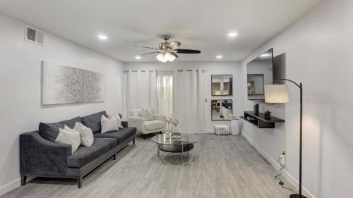 Camelback East House | Executive 2 Bdrm Condo in the Heart of Biltmore