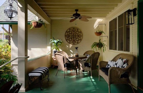 Wailuku House | Experience luxury at The Ulu Suite | Garden patio