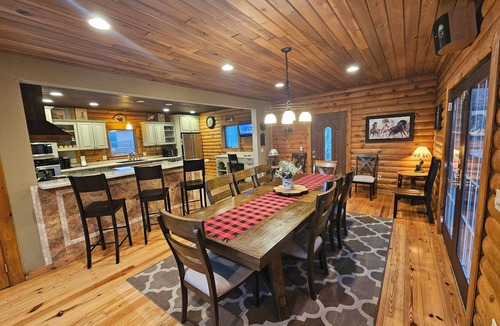 McHenry Ski Chalet | Exquisite 5-bedroom Knotty Pine Chalet on WISP Mountaintop
