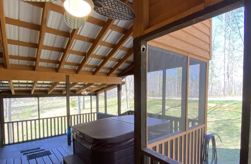 Denniston Cabin | Extra Nice Cabin 2 Fully Furn. Rooms+Hot Tub~Wi-Fi~ Barley the 12 'Bear