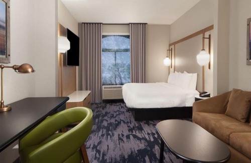 South Charleston Hotel | Fairfield Inn & Suites by Marriott Charleston