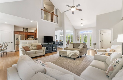 Fairview House | Fairview Vista by AvantStay | 10 Mins to Asheville