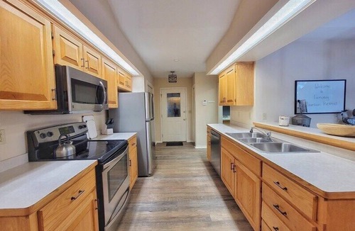 Waynesville House | Fairway Mountain Retreat-Views-5min to Downtown