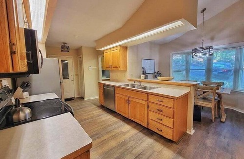 Waynesville House | Fairway Mountain Retreat-Views-5min to Downtown