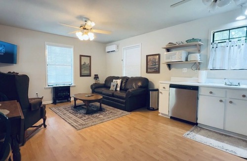 Mentone House | Faith Family Farmhouse | Guest Cottage | Farm | Fire Pit | WiFi | Dog Friendly