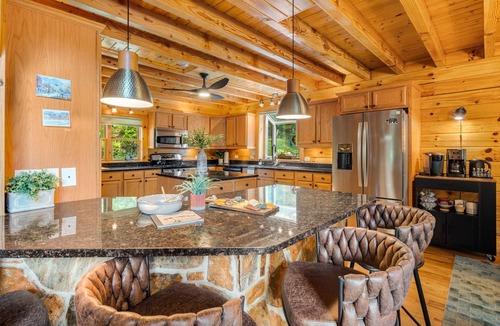 Black Mountain Cabin | Fall Retreat Log Cabin: Hot Tub, Sauna, Games +
