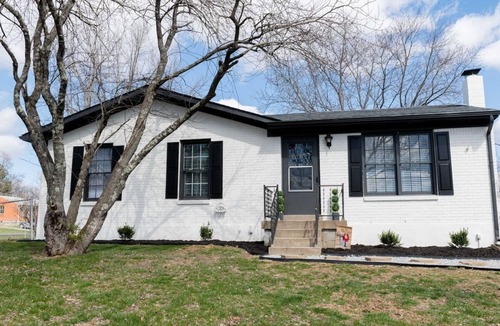 Crestwood House | Family and Pet Friendly Home