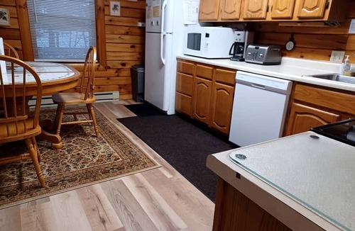 North Glade Hills Cabin | Family and Pet-Friendly Cabin Rental with a Dock Slip near the Wisp Resort, Maryland